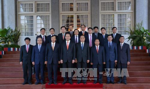  12 月 25 日在老挝首都万象，越共中央政治局委员、越南公安部部长陈大光大将一行已礼节性拜会了老挝人民革命党中央总书记、国家主席朱马里·赛雅颂。（图片来源：越通社）