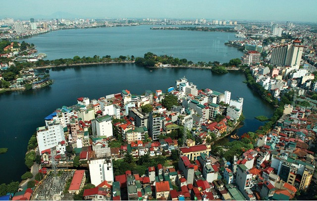 日南作者的作品《高空俯瞰河内》。（图片来源：《越共电子报》）