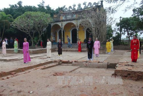 鲁江是陈朝在其发祥的龙兴（今太平省）建造的大型行宫之一。