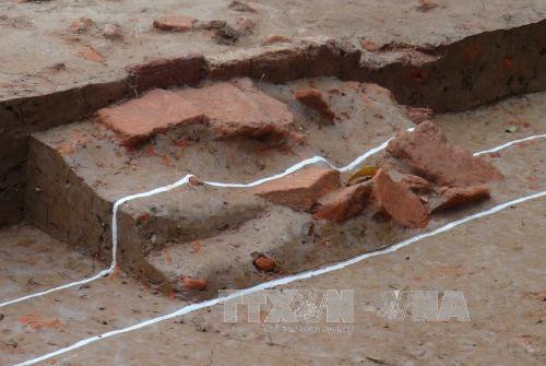 发现了始于13世纪的砾石桩双重复合地基建筑。