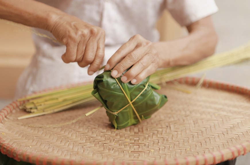 扁米的出现提醒人们秋天已到。每到秋天，在河内大街小巷上，随处都可以看见扁米的身影。绿色的扁米就是首都河内的特色美食。扁米凝聚天地的灵气，花草的甜香，晨露的圣洁。每逢秋天到来，漫天扁米清香，总让人回味无穷。初秋的扁米香总让人想起幼年的回忆。图自Vietnam+