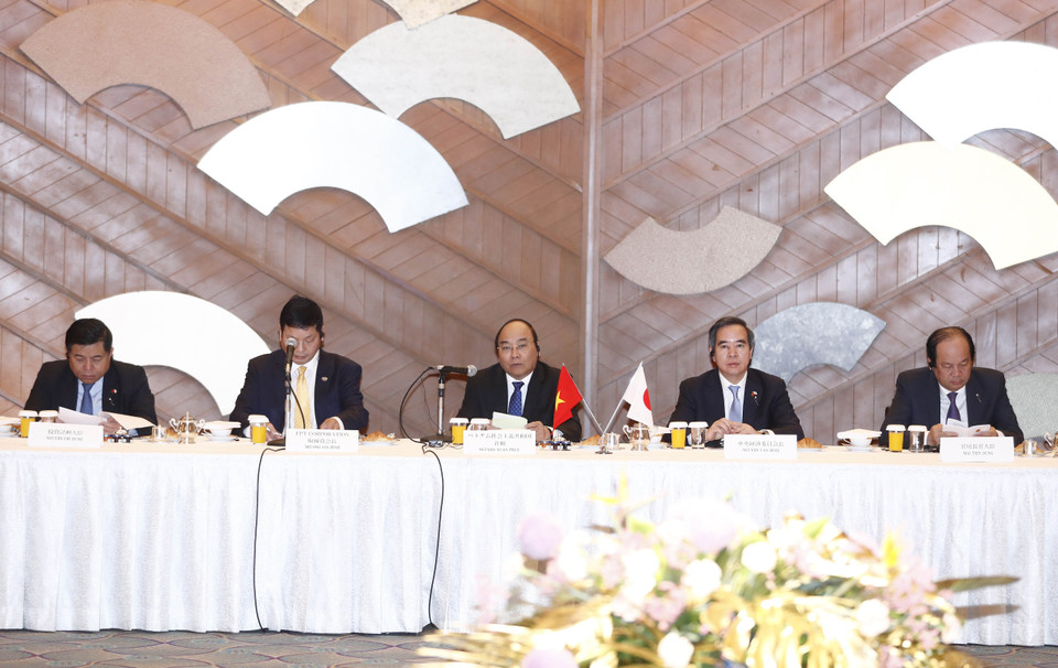 ​ 越南政府总理阮春福与日本信息技术企业领导代表举行工作会谈。（图片来源：越通社）
