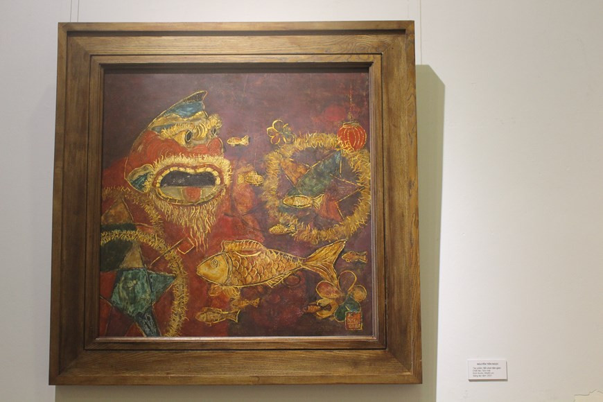 图为：作品《民间玩具》，介绍越南传统中秋节的民间玩具。越南中秋节也是在阴历八月十五。在越南，中秋节还被称为儿童节，跟中国一样节日期间有吃月饼赏月的习惯，不同的是多了一些儿童节的气氛。过中秋节时，民间玩具总是不可缺少的，主要是纸质、木质的民间玩具，如灯笼、五角星灯、推花灯、兔爷灯、纸浆面具等。图自Vietnam+