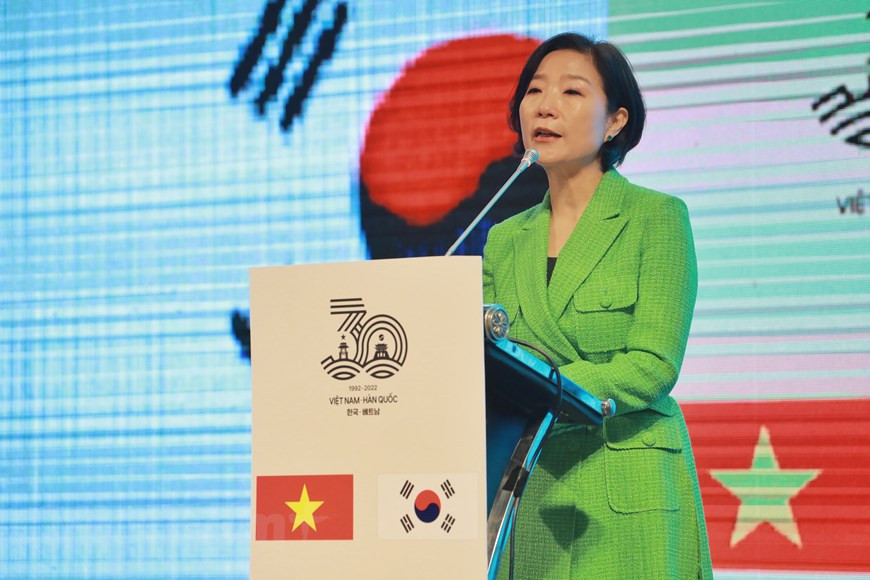 12月10日至11日两天，越韩友谊文化之路节在河内市南慈廉郡美廷都市区陈文赖举行。除了有机会参加各种娱乐活动，游客还可以品尝韩国的传统美食。韩国新任驻越南大使吴英珠（Oh Young Ju）在活动上发表讲话时希望，越韩两国人民有机会通过文化活动，有机会加强交流，深化友谊和相互了解。图自Vietnam+