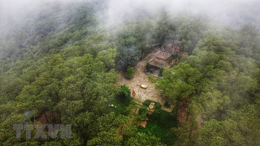 昆山山顶上的“仙棋盘”。这是民间将这个地方命名为“仙棋盘”，以赞美风景美丽如画的地方。图片来源：越通社