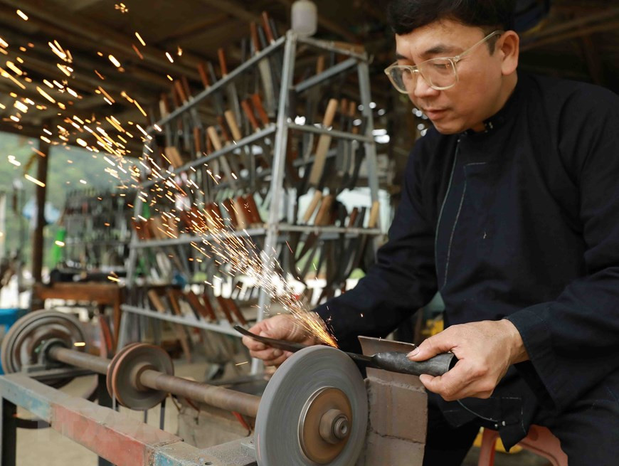 现在，福莲锻造村已使用机械设备进行机械加工。图自 越通社