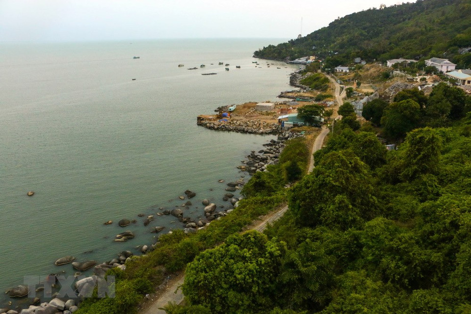 多年来，坚海岛县GDP增长率为8%-14%，人均GDP从1984年的360万越盾提升到2012年的4400万越盾。越通社记者 唯姜 摄