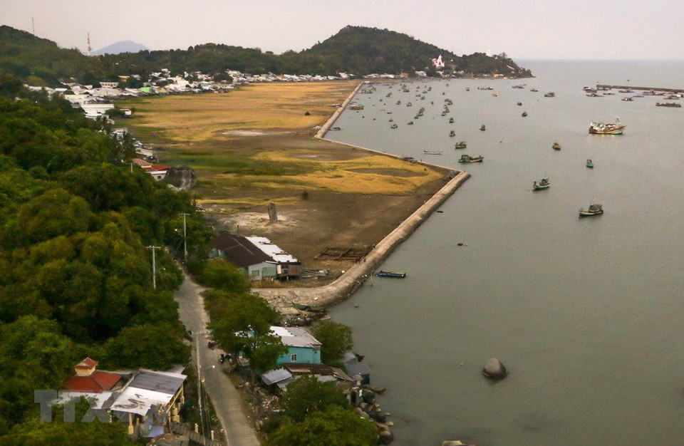 成立与发展35年之后，目前，坚海岛县具有竹岛、赖山、安山和南游等四乡，共有23个大小岛屿。越通社记者 唯姜 摄