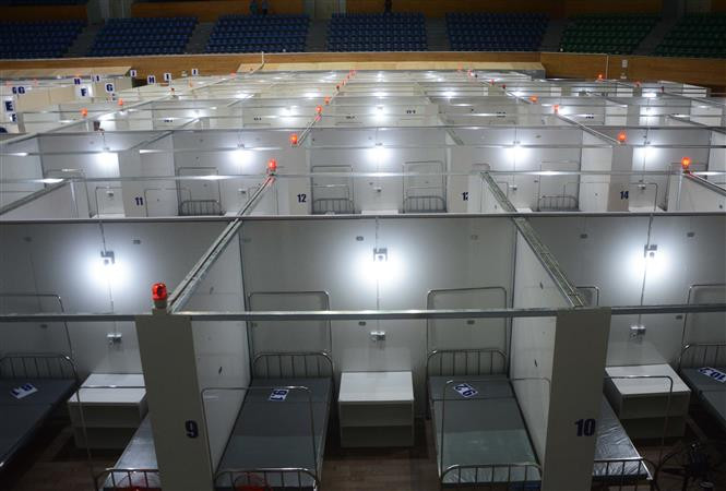 该野战医院可用于新冠肺炎病例隔离、照顾和治疗，为已超负荷的岘港医院分担压力。越通社记者 文勇 摄