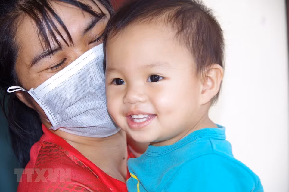 新冠肺炎疫情爆发期间，接受医学观察人员在嘉莱省隔离区享受安全、健康的生活环境。越通社记者 红蝶 摄