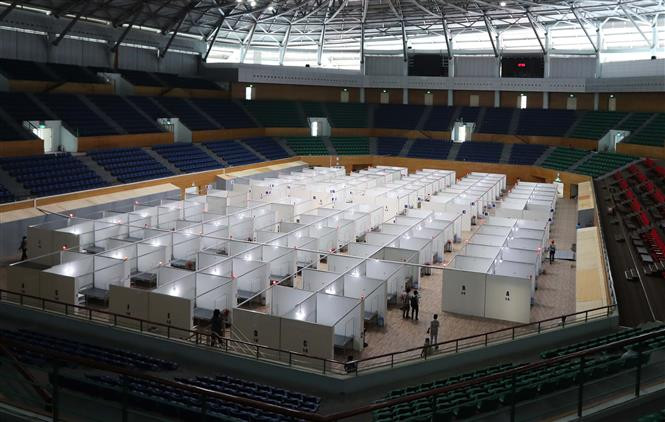 病床规模1000张的仙山体育宫野战医院的设立有助于提升岘港市新冠肺炎收治能力。越通社记者 文勇 摄