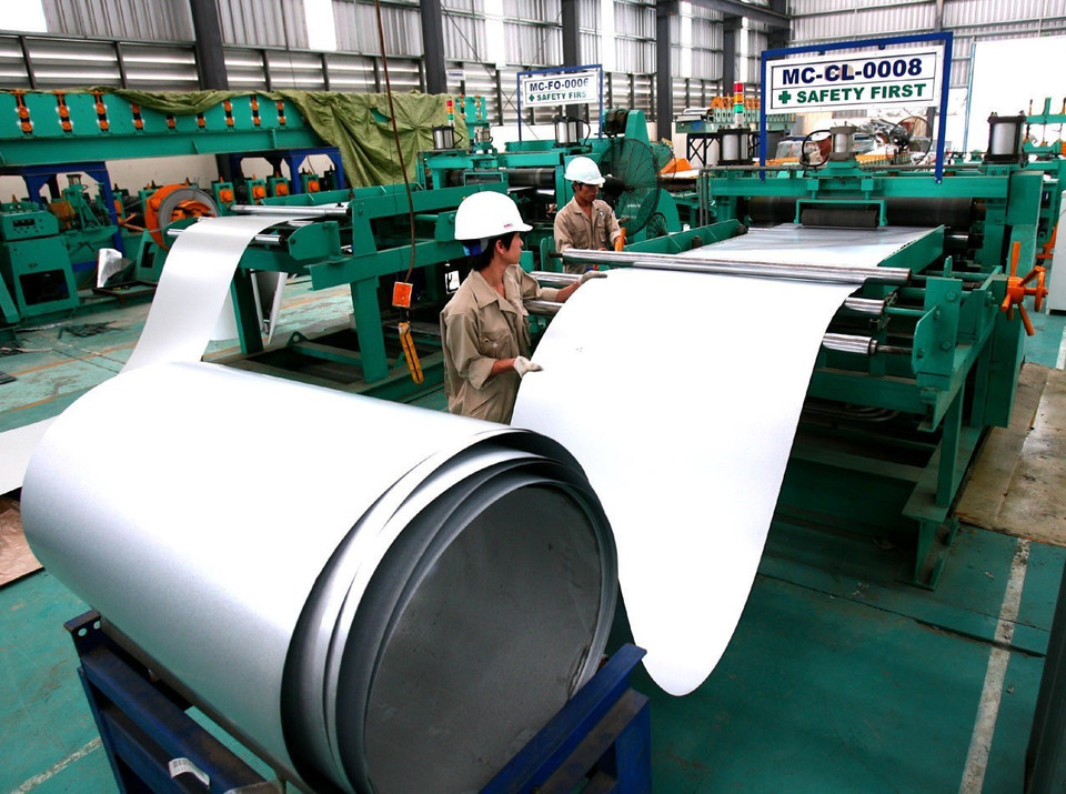 目前越南是诸多泰国企业的投资乐土。图中：于2006年正式投入运营的越南Siam Steel有限公司专门生产铁板，年均总功率为13.5万平方米。越通社记者 名岚　摄