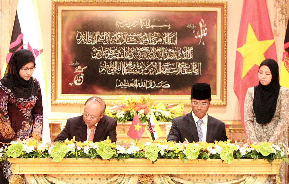 目前越南是诸多泰国企业的投资乐土。图中：于2006年正式投入运营的越南Siam Steel有限公司专门生产铁板，年均总功率为13.5万平方米。越通社记者 名岚　摄