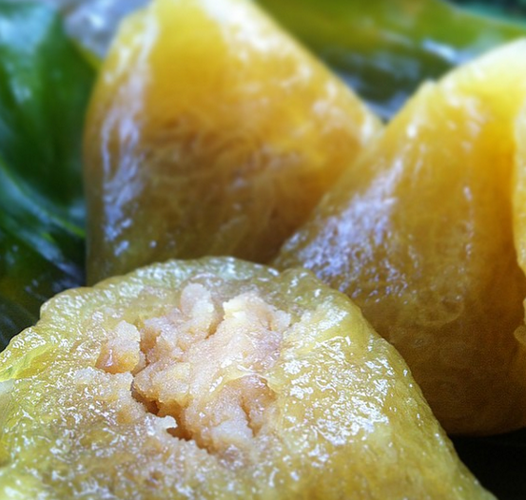 碱水粽是南中部、南部和北部一些地区在端午节的传统美食。（图片来源：越南电视台）