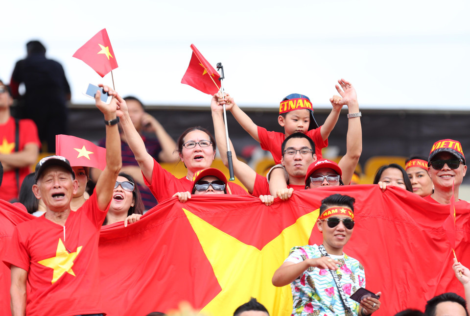 越南球迷兴奋高呼。越通社记者 国庆 摄
