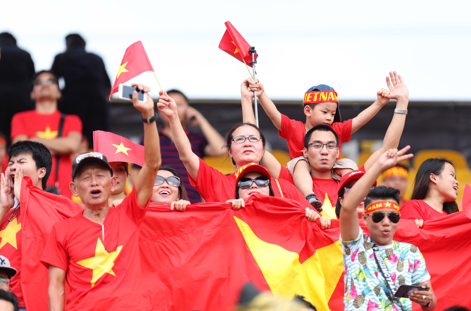 越南球迷兴奋高呼。越通社记者 国庆 摄
