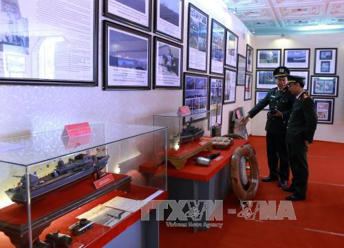 河南省干部战士参观资料图片展（图片来源：越通社）