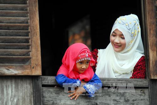 由于信仰伊斯兰教的关系，安江省占族人民从母系家庭演变为父系家庭（图片来源：越通社）