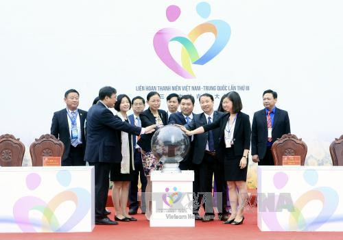 两国代表出席启动仪式（图片来源：越通社）