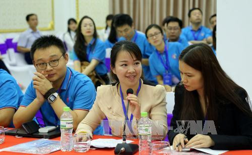 中国青年代表团介绍中国文化的特色之处（图片来源：越通社）