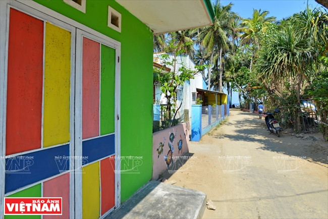 色彩斑斓的屋子。越通社记者 清和 摄