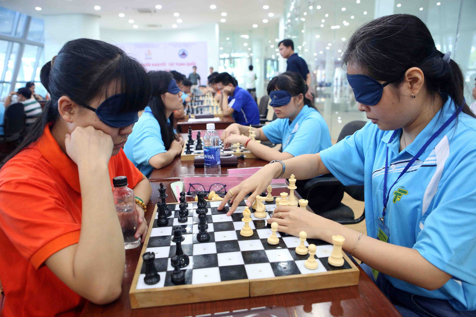 运动员们在象棋赛项进行角逐。越通社记者 陈黎林 摄