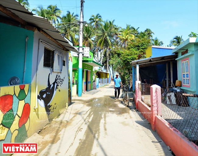 简朴的屋子换上了新衣。越通社记者 清和 摄