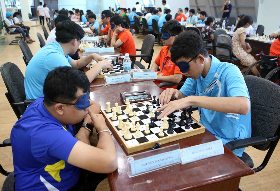 运动员们在网球赛项进行角逐。越通社记者 陈黎林 摄