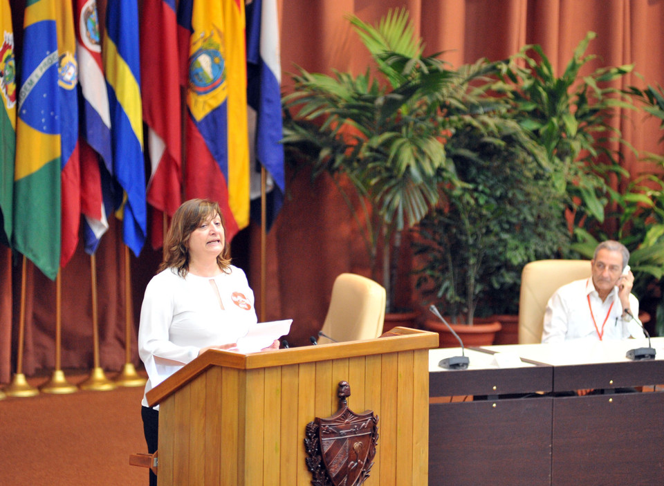 第二十四届圣保罗论坛执行书记莫妮卡瓦伦特在圣保罗论坛上宣读联合声明。越通社记者 黎河 摄