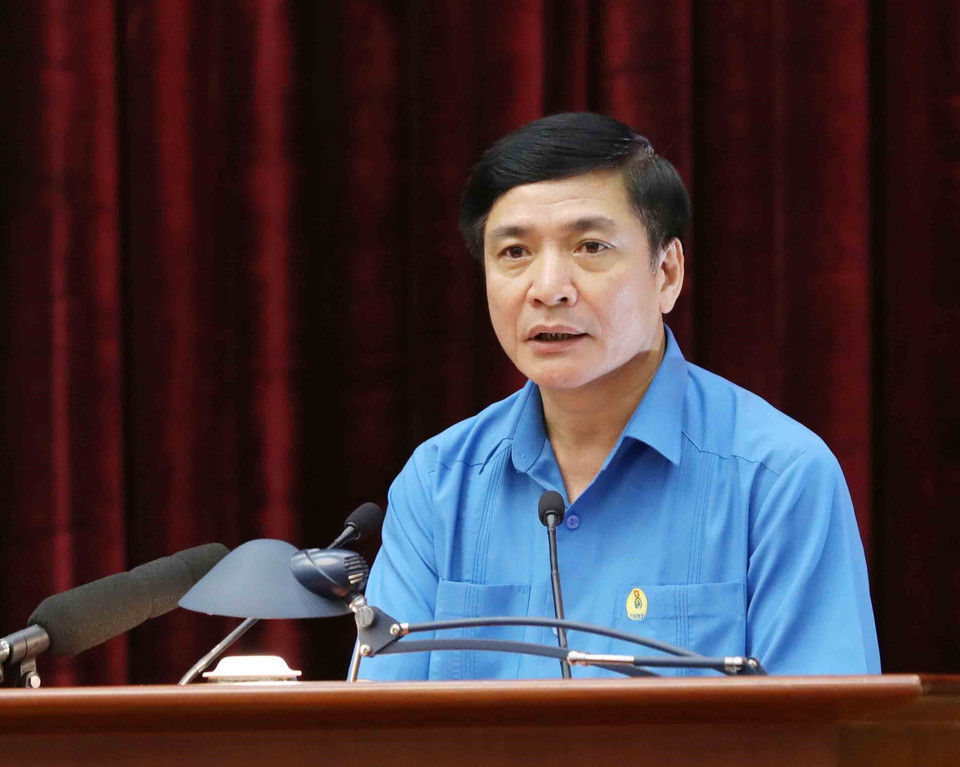 越南劳动总联合会主席裴文强在会上发表讲话。越通社记者 芳花 摄