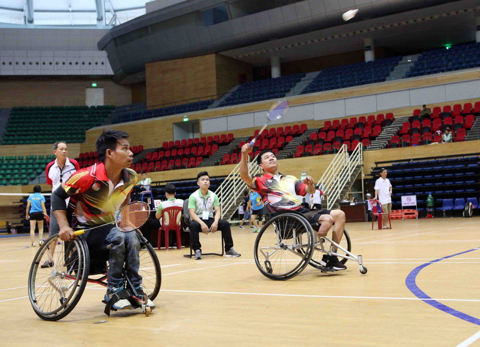 运动员们在网球赛项进行角逐。越通社记者 陈黎林 摄