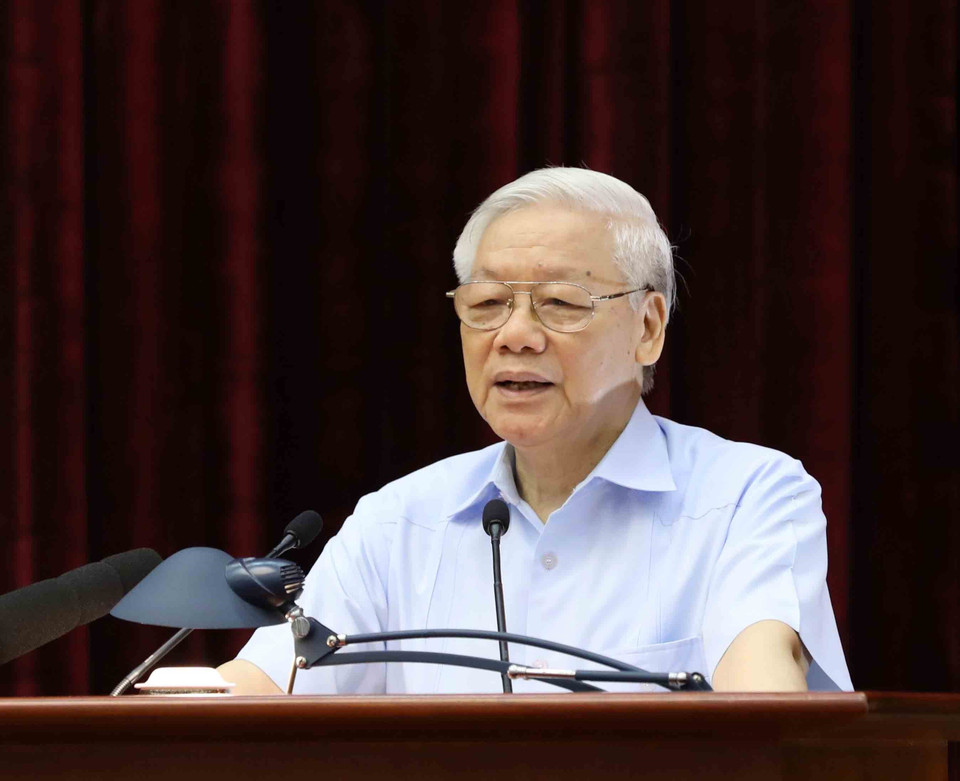 越共中央总书记阮富仲在会议上发表讲指导性话。越通社记者 芳花 摄