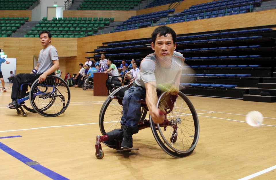 运动员们在网球赛项进行角逐。越通社记者 陈黎林 摄