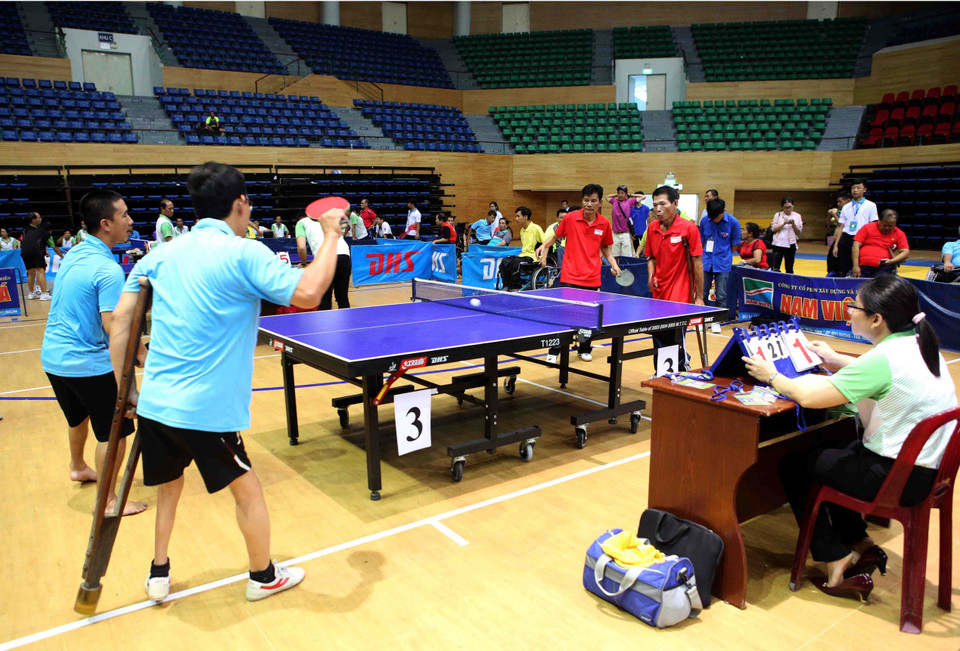 运动员们在乒乓球赛项进行角逐。越通社记者 陈黎林 摄