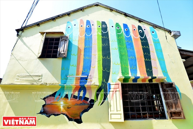 日本风格的鲤鱼画。越通社记者 清和 摄