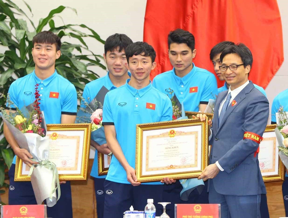  政府副总理武德儋与越南U23球队​ 。越通社记者 统一 摄