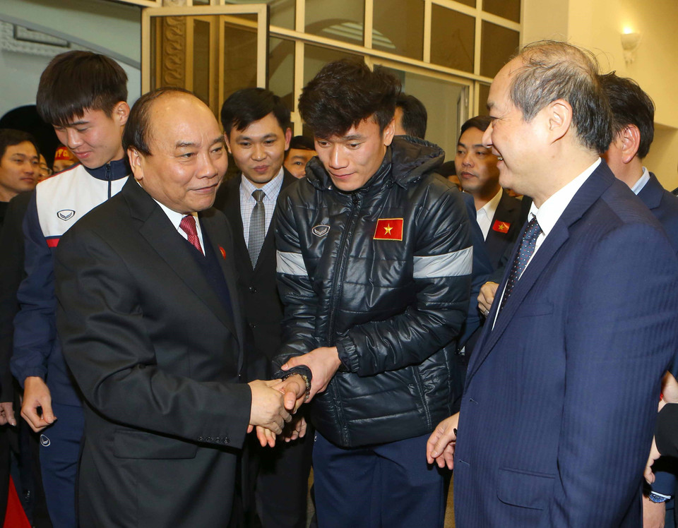 政府总理阮春福​会见越南U23球队 。越通社记者 统一 摄