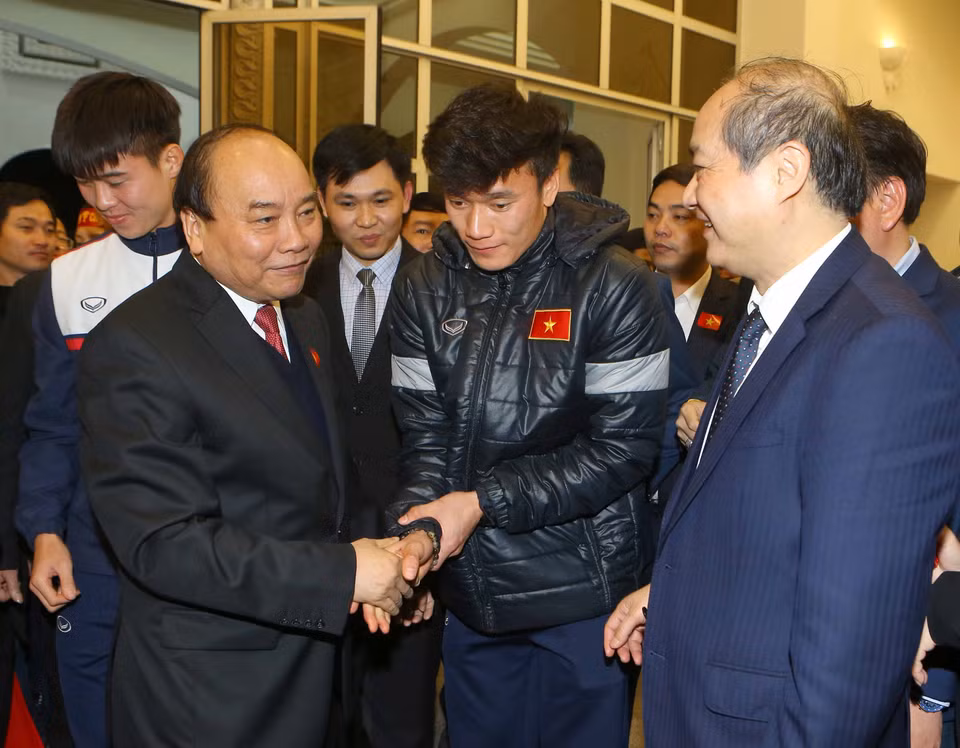 政府总理阮春福​会见越南U23球队 。越通社记者 统一 摄