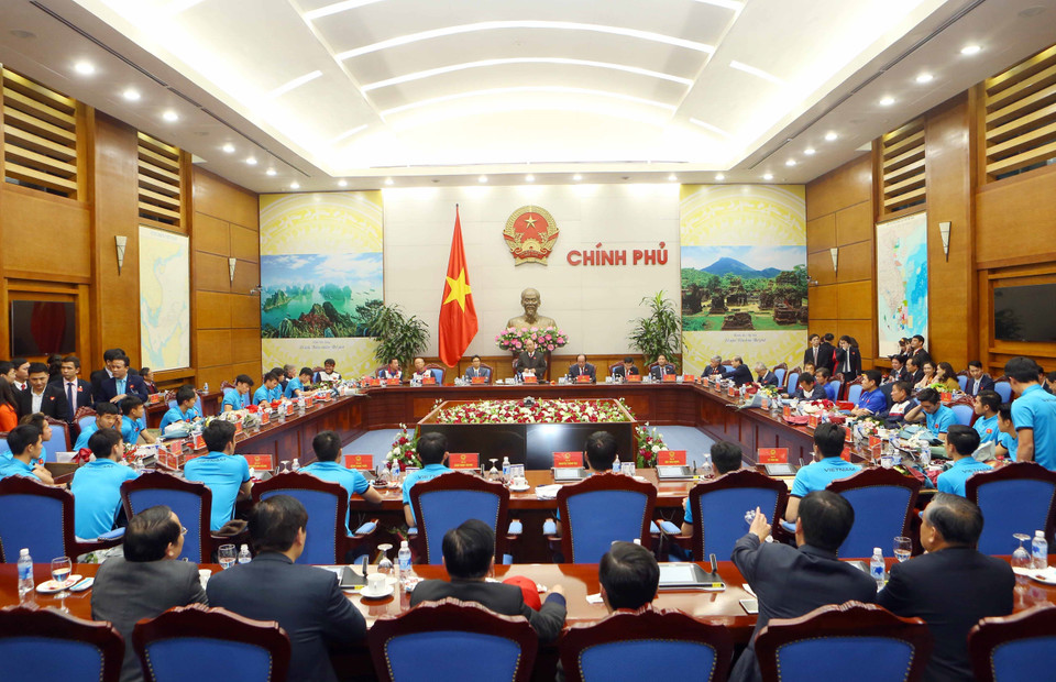 政府总理阮春福会见越南U23球队 。越通社记者 统一 摄