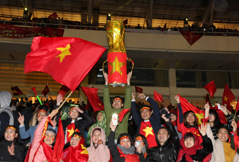  在美廷体育场的球迷。越通社记者 国庆 摄