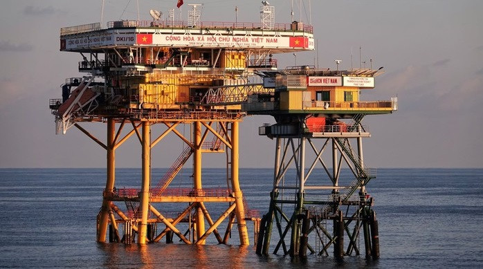 海上矗立的DK1/2钻井平台。 图自Vietnam+