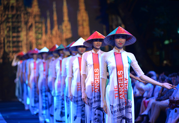 本次艺术表演晚会为两国人民增进相互了解沟通创造良好平台。（图片来源：越南《人民报网》）