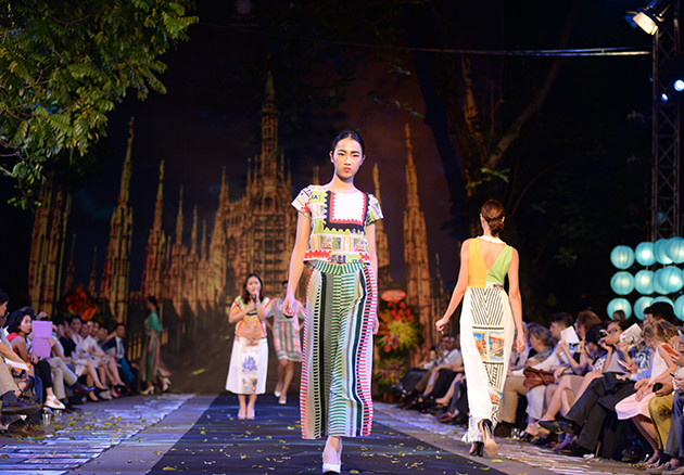 本次活动通过精心设计的音乐、时装及饮食表演节目再现意大利空间。（图片来源：越南《人民报网》）