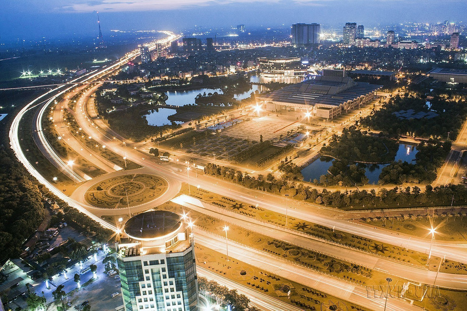 越南最长的郎-和乐高速公路于2010年10月3日落成，并于2010年7月中旬命名为“升龙大道”。图自越通社