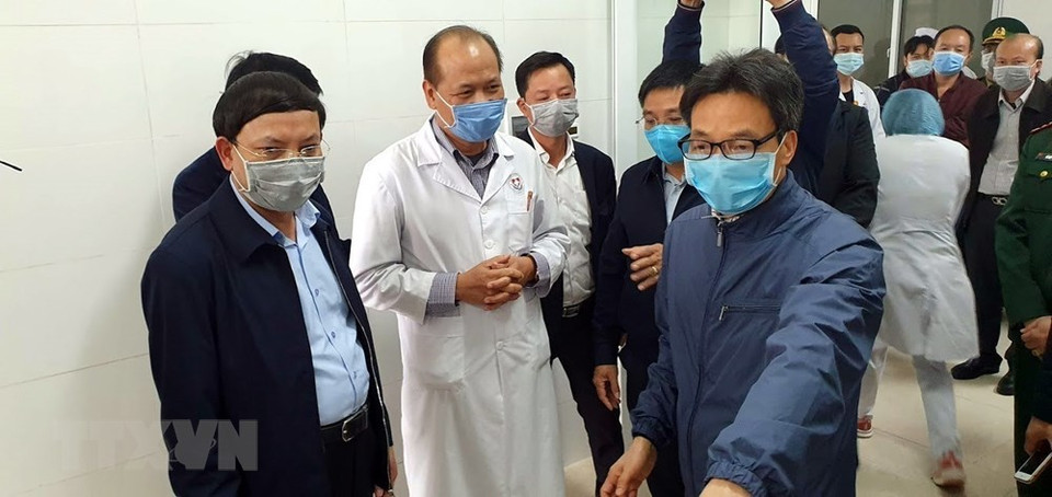 政府副总理武德儋检查广宁省新型冠状病毒感染肺炎疫情预防工作。（图自越通社）