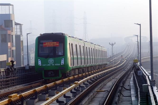 越南首都河内吉灵—河东线轻轨项目9月20日开始试运行。 越通社记者辉雄 摄