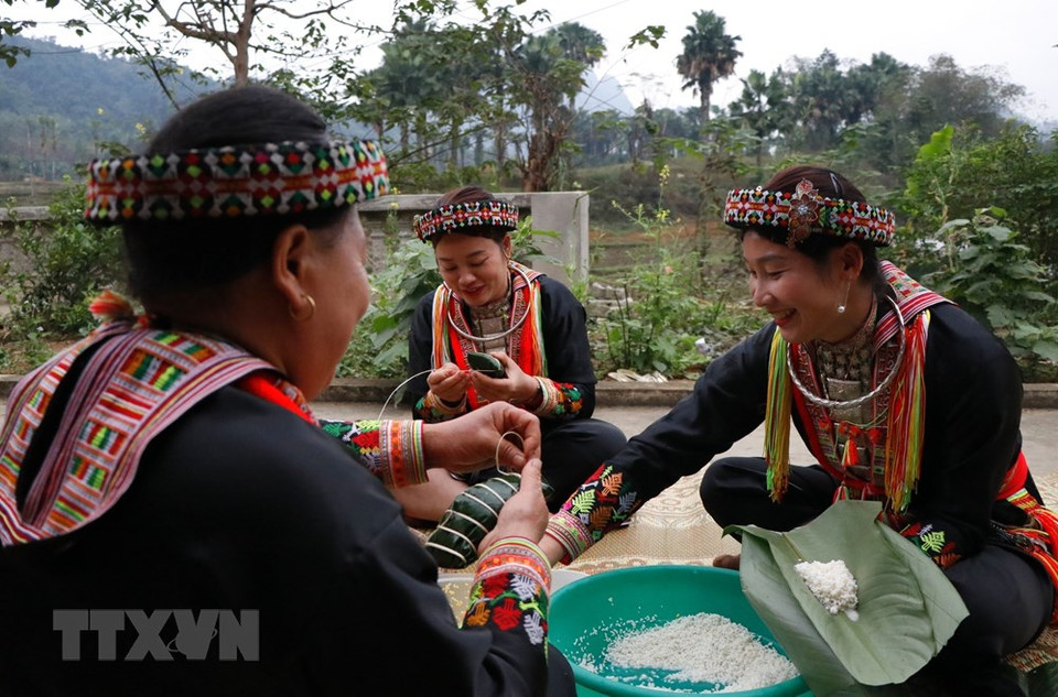 烹饪和准备过年菜肴的工作由妇女担任。越通社记者 俊英 摄