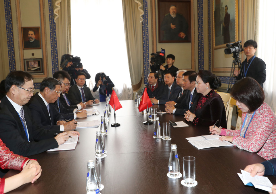 阮氏金银会见中国全国人大常委会副委员长张平。越通社记者 仲德 摄