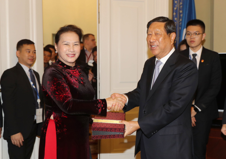 阮氏金银会见中国全国人大常委会副委员长张平。越通社记者 仲德 摄