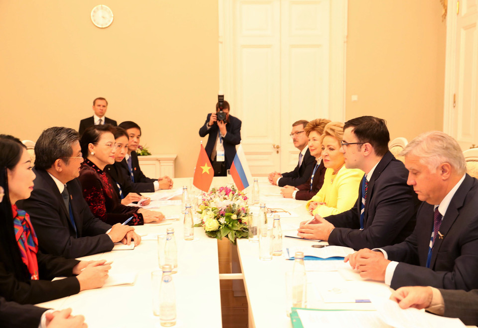 阮氏金银会见俄联邦委员会主席瓦莲京娜·伊万诺芙娜·马特维延科。越通社记者 仲德 摄